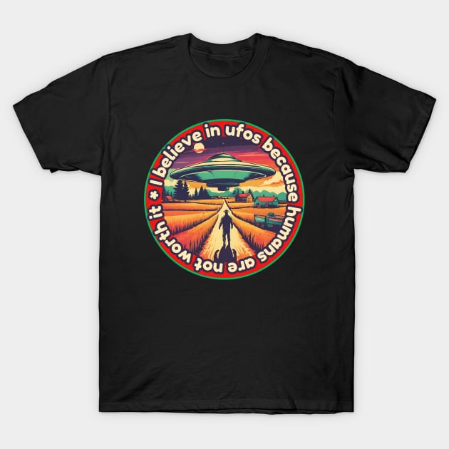 I belive in ufos because humans are not worth it T-Shirt by Zimny Drań